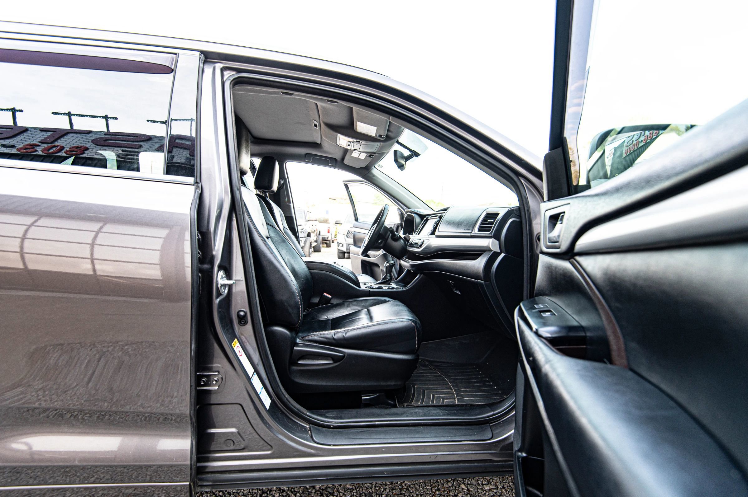 Used 2014 Toyota Highlander XLE image 37