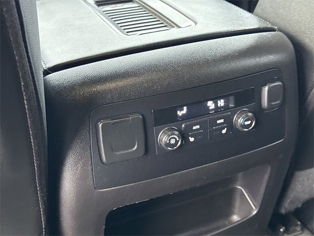 Used 2017 GMC Yukon SLT image 20