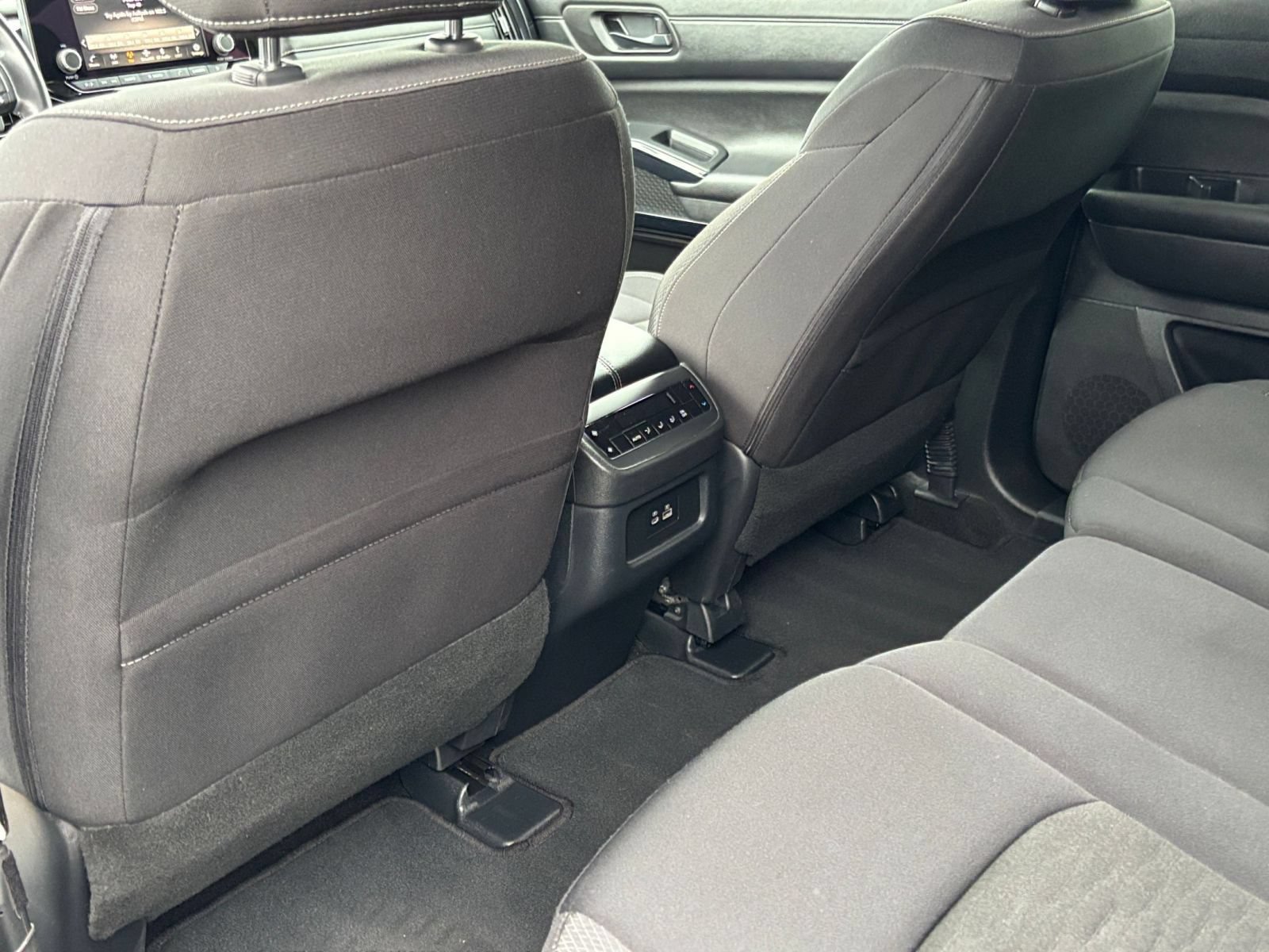 Used 2025 Nissan Pathfinder SV FWD image 24