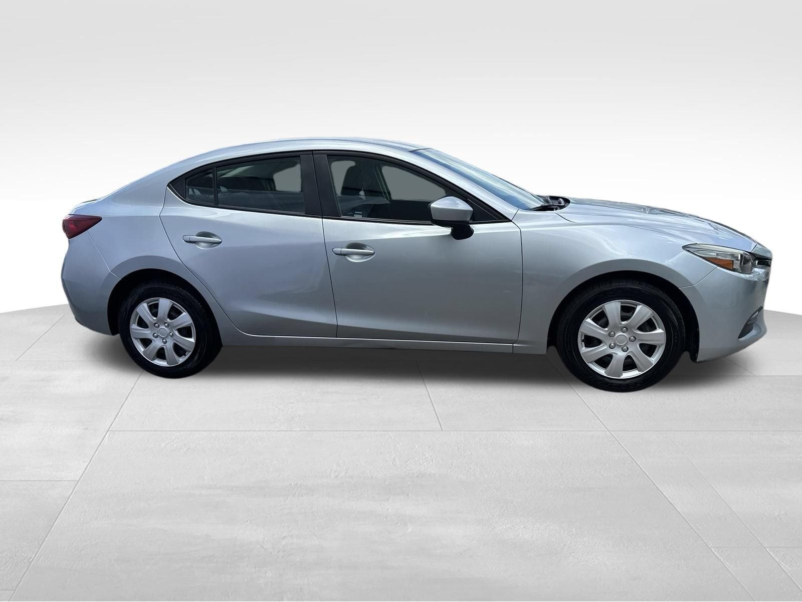 Used 2017 MAZDA MAZDA3 Sport FWD image 4