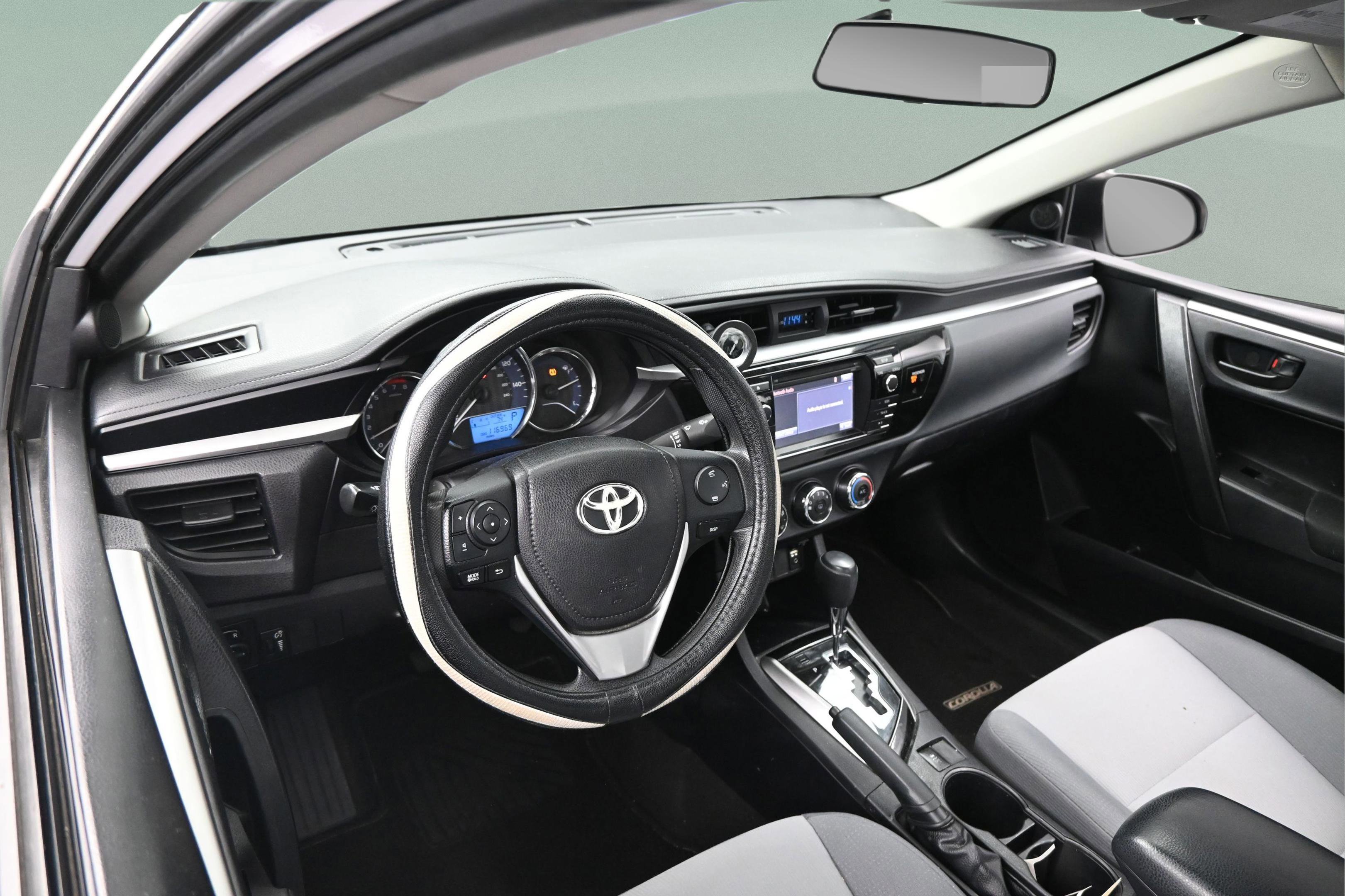 Used 2016 Toyota Corolla L FWD image 33