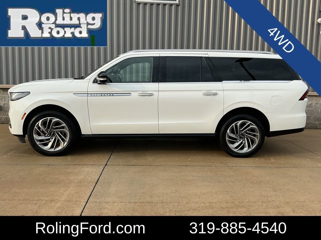 Used 2025 Lincoln Navigator L Reserve image 2