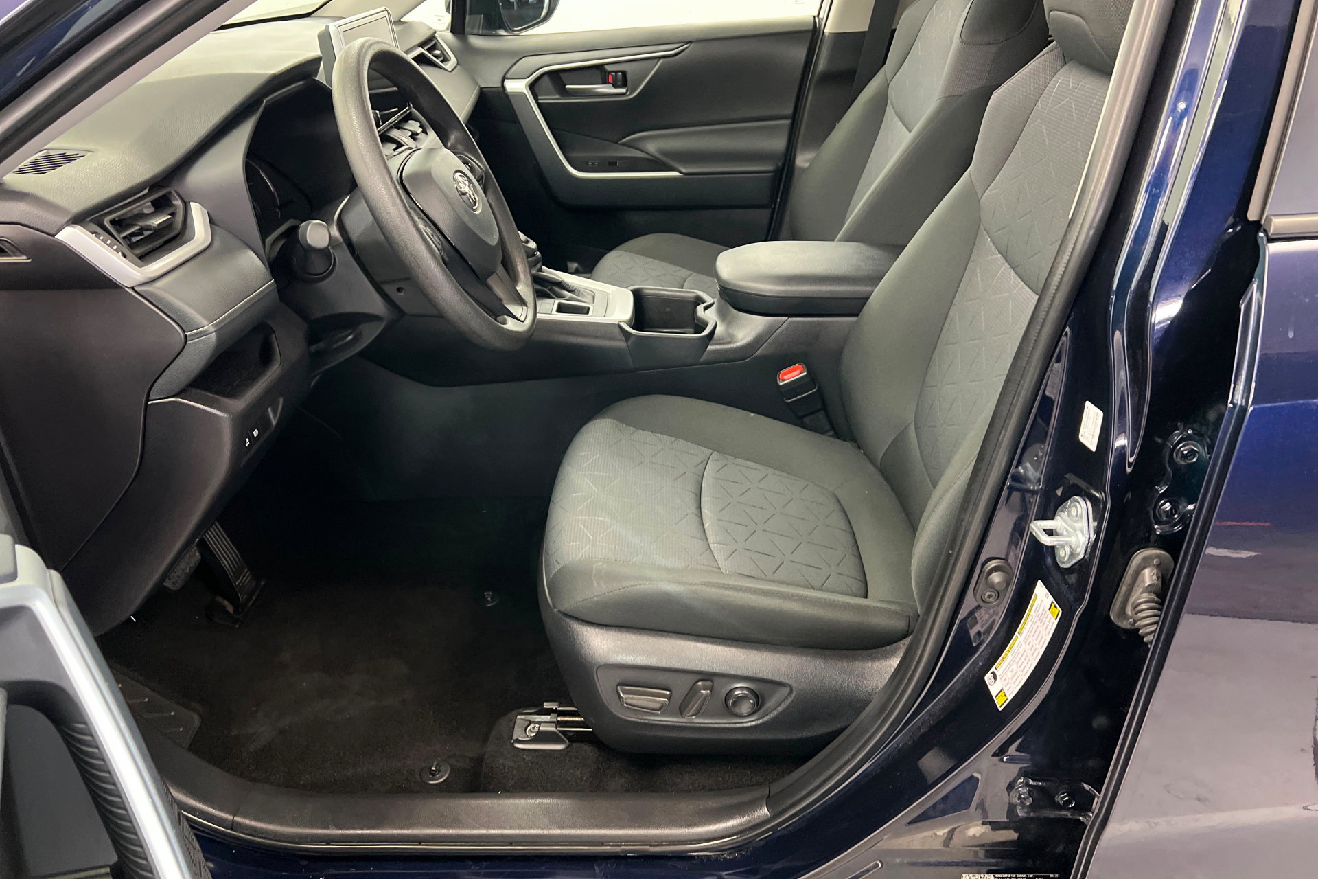 Certified 2025 Toyota RAV4 XLE AWD/4WD image 18