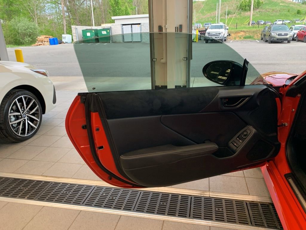Used 2022 Toyota GR86 Premium w/ ALL Weather Mat Package (TMS) RWD image 9