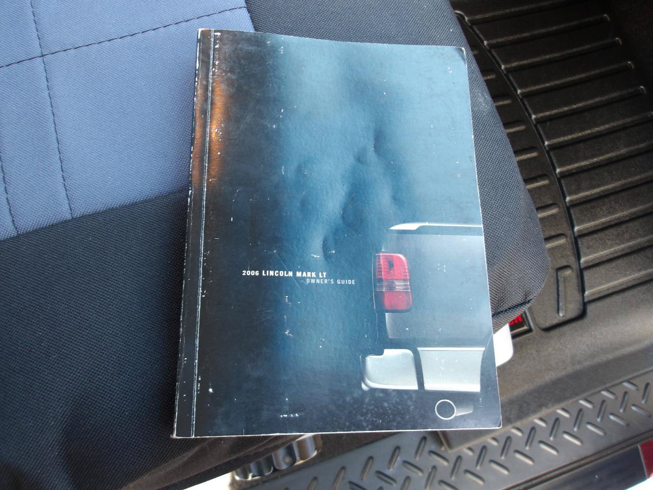 Used 2006 Lincoln Mark LT 4x4 image 24