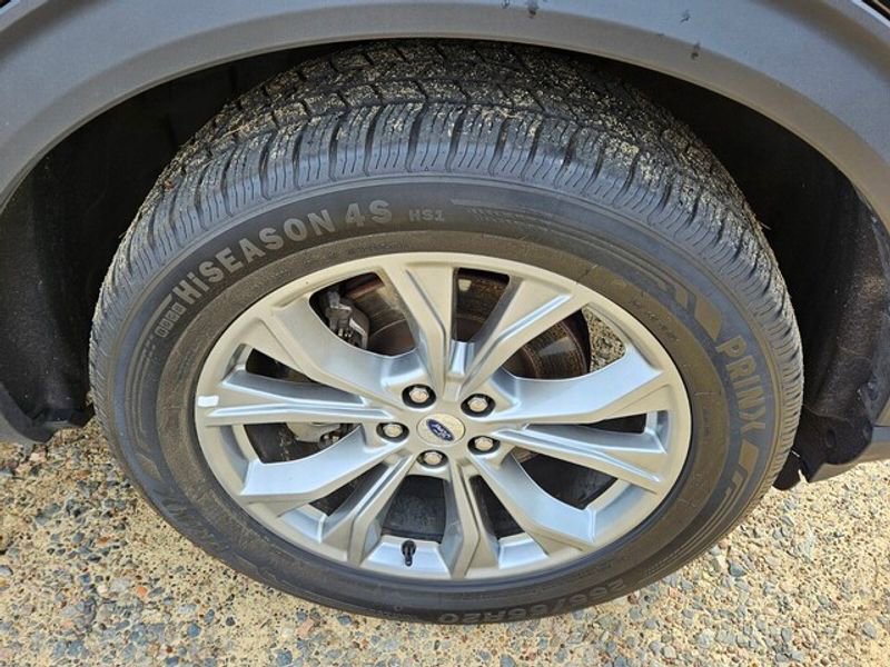 Used 2023 Ford Explorer Limited w/ Equipment Group 301A AWD/4WD image 16