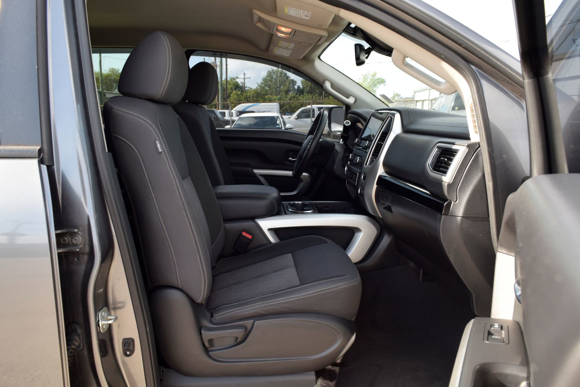 Used 2021 Nissan Titan SV w/ SV Convenience Package RWD image 23