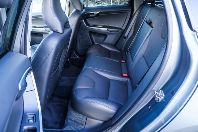 Used 2016 Volvo XC60 T6 Platinum w/ Climate Package image 22