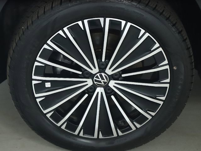 Used 2025 Volkswagen Taos SE FWD image 37