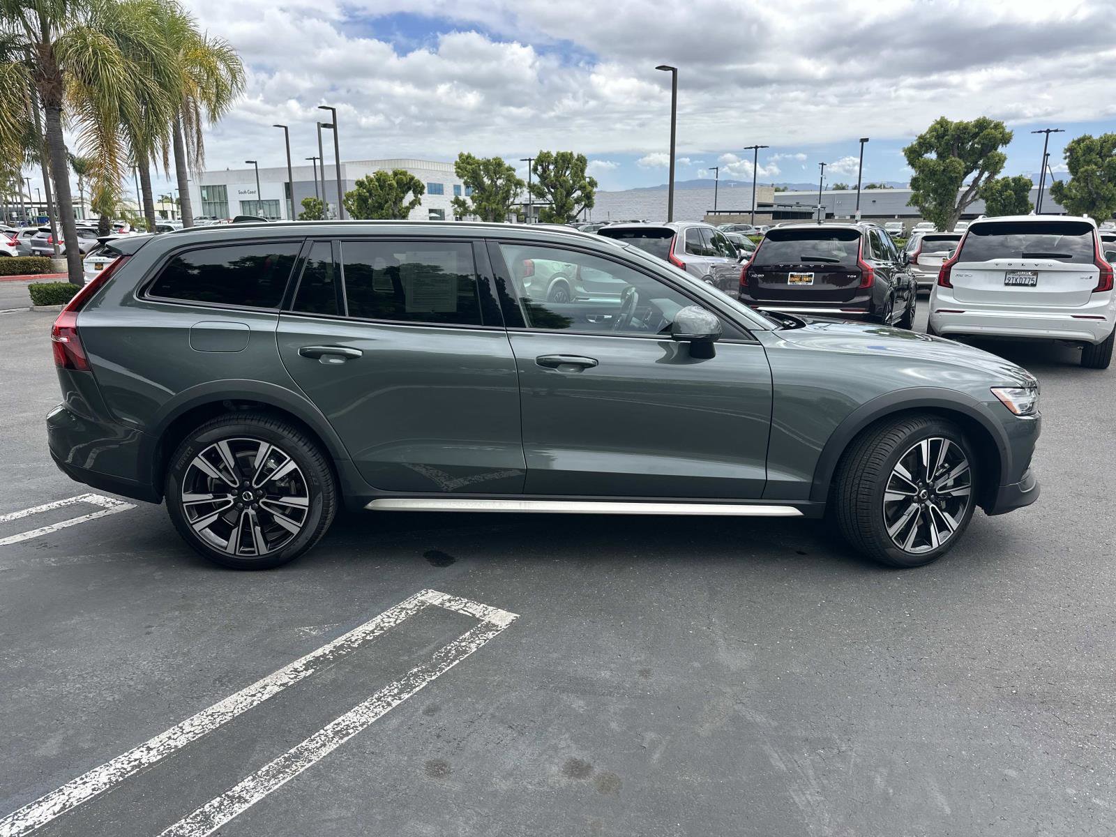 Used 2026 Volvo V60 B5 Cross Country Ultra w/ Climate Package AWD/4WD image 4