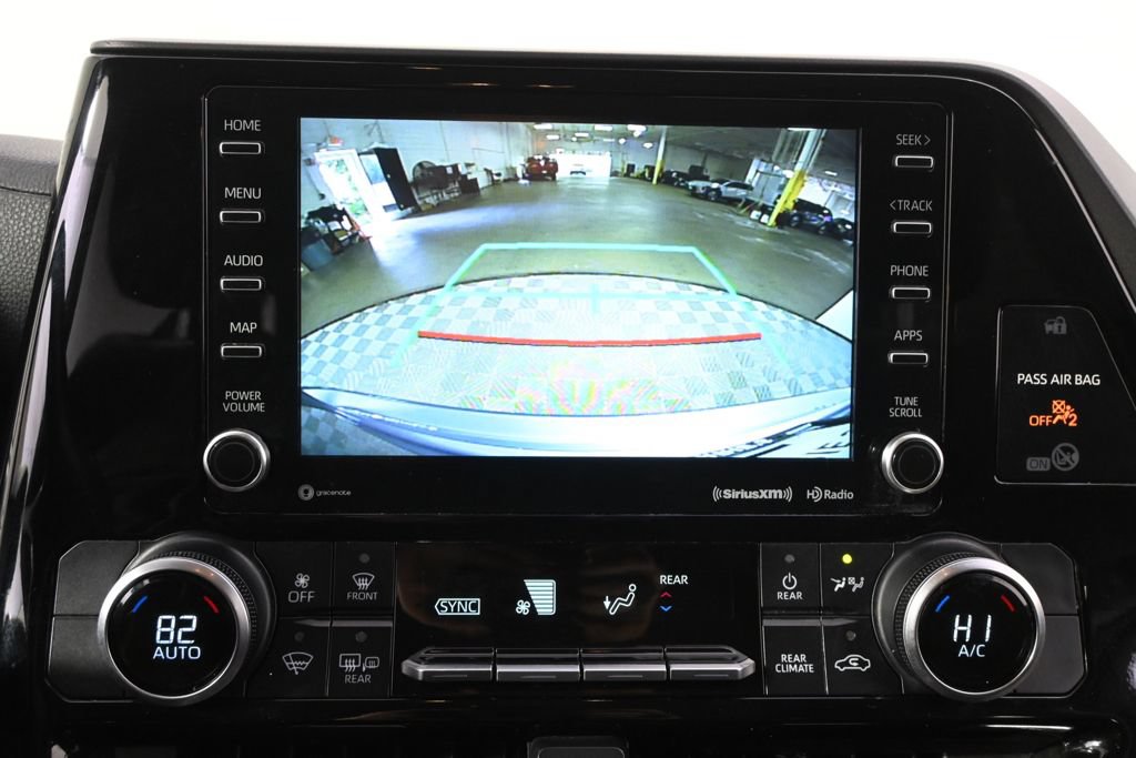 Used 2021 Toyota Highlander LE AWD/4WD image 30