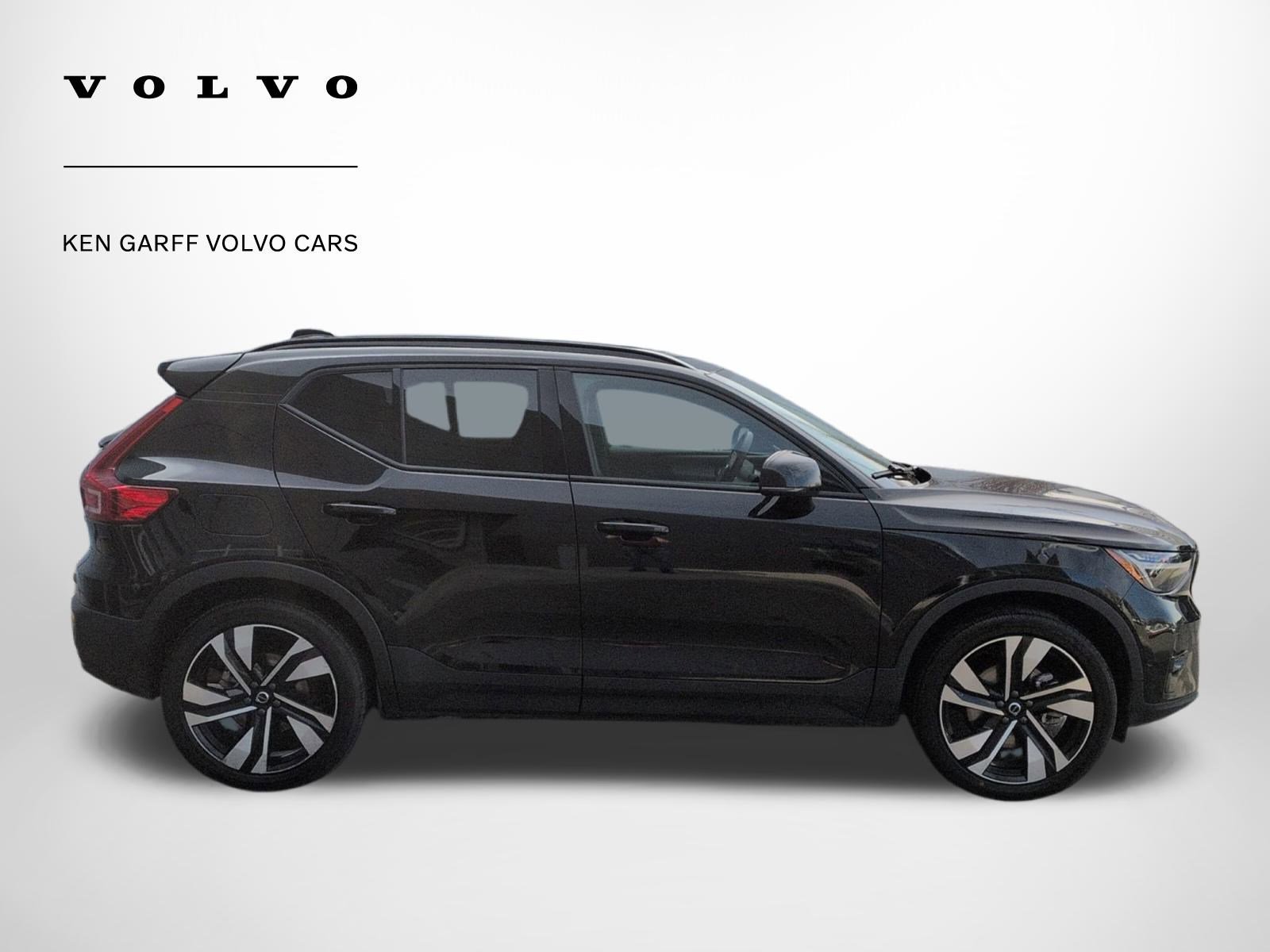Used 2024 Volvo XC40 B5 Plus image 2