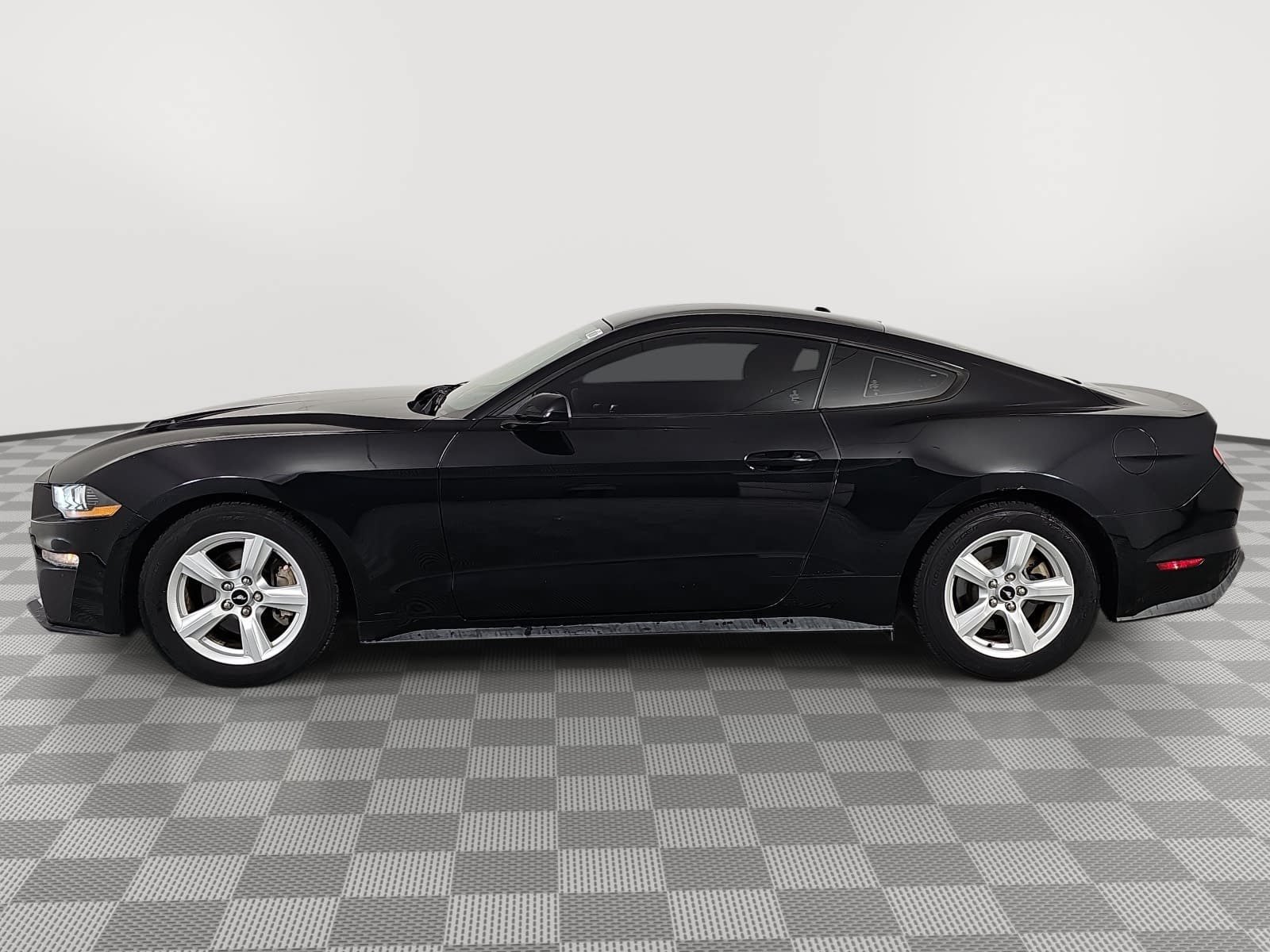 Used 2019 Ford Mustang Coupe RWD image 5