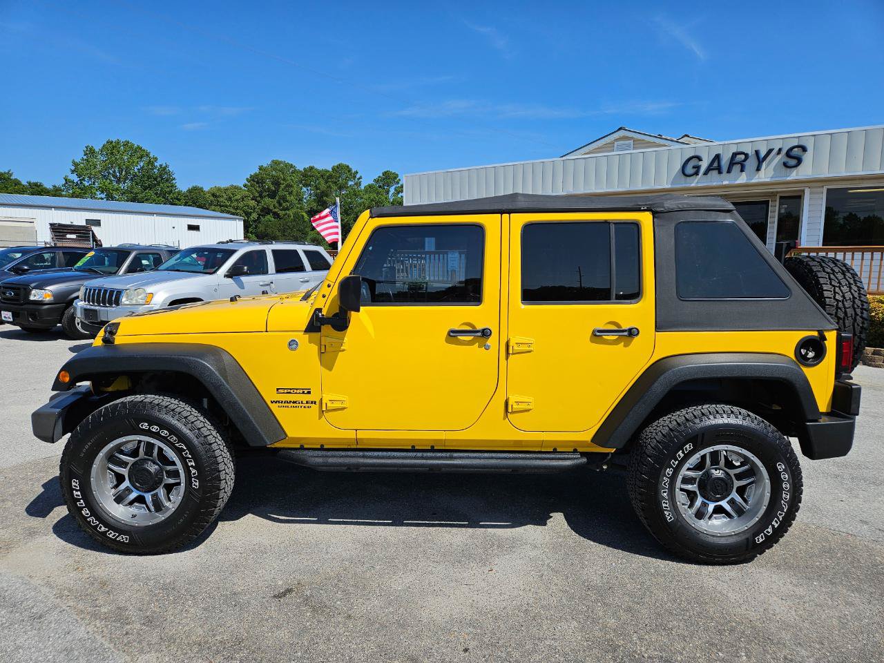 Used 2015 Jeep Wrangler Unlimited Sport w/ Connectivity Group AWD/4WD image 3
