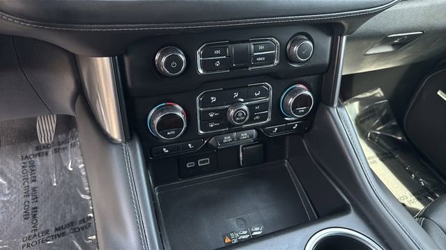 Used 2024 Chevrolet Suburban LT RWD image 30