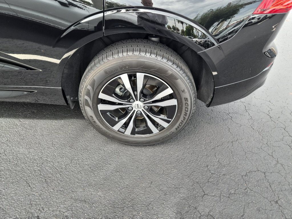 Used 2023 Volvo XC60 B5 Core w/ Climate Package FWD image 5