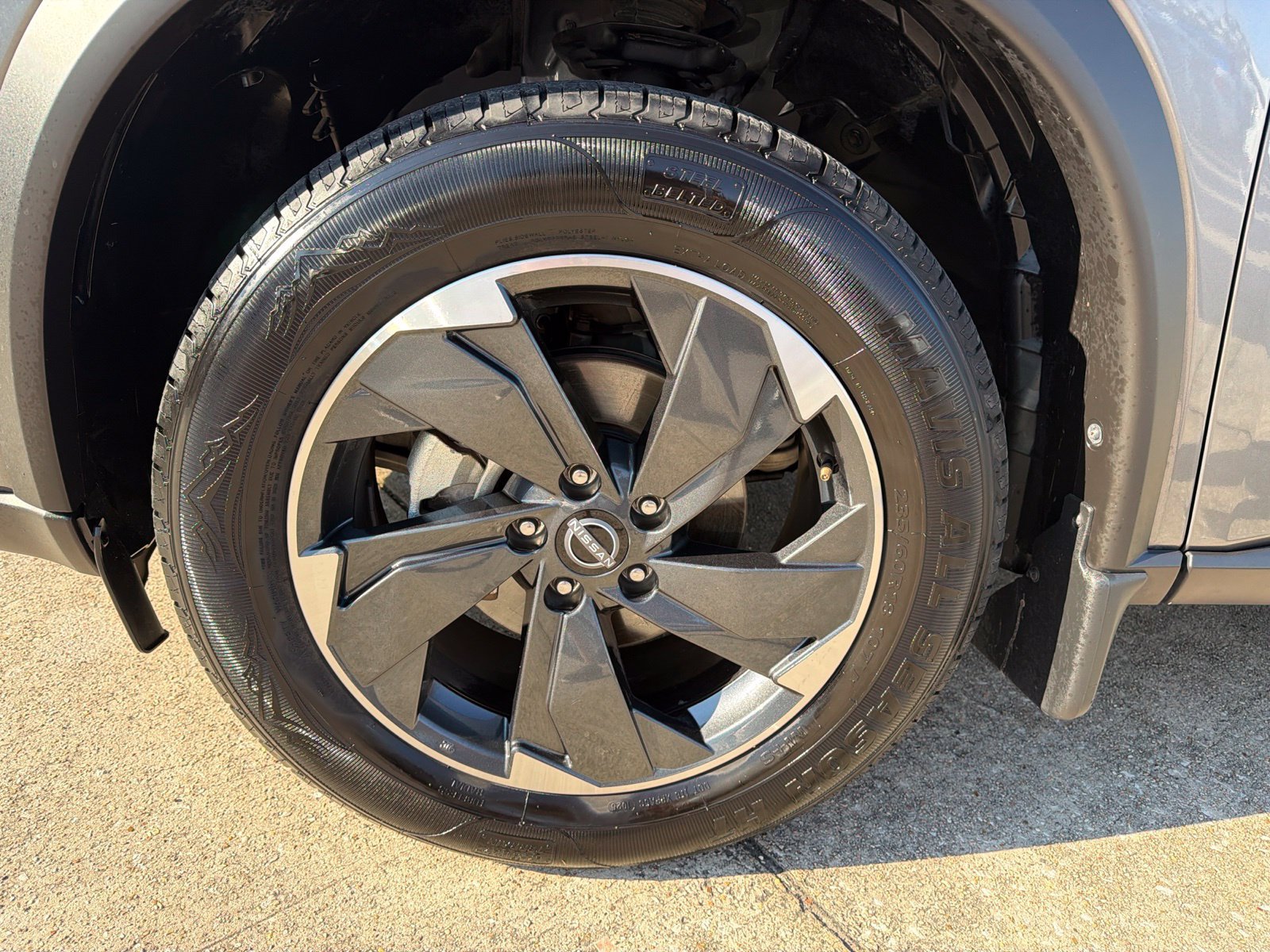 Used 2025 Nissan Rogue SV w/ SV Premium Package FWD image 7