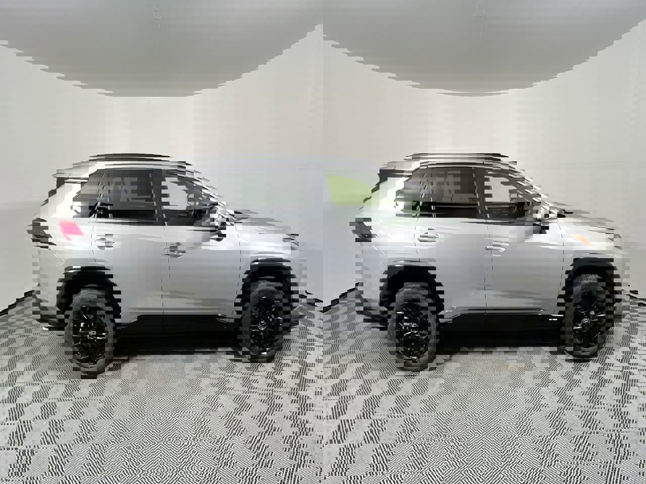 Used 2023 Toyota RAV4 SE image 2