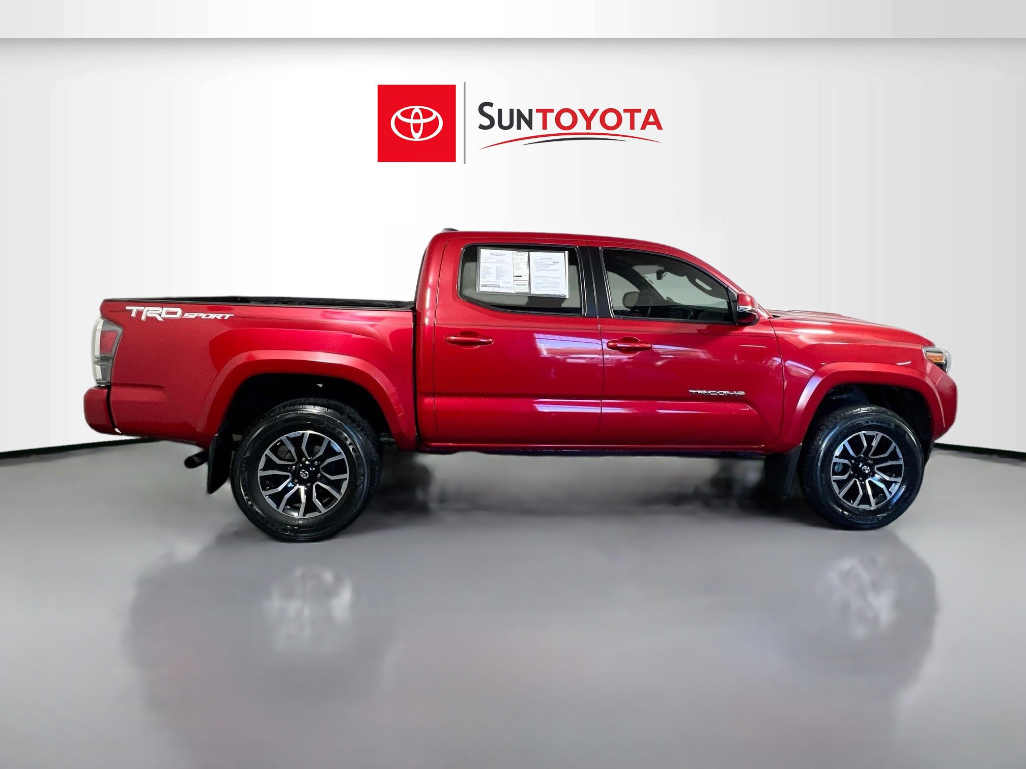 Used 2022 Toyota Tacoma TRD Sport w/ Technology Package image 2