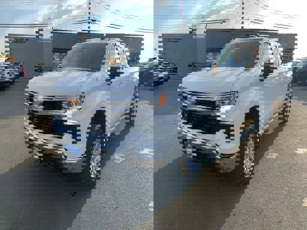 Used 2025 Chevrolet Silverado 1500 LT w/ Convenience Package II image 8