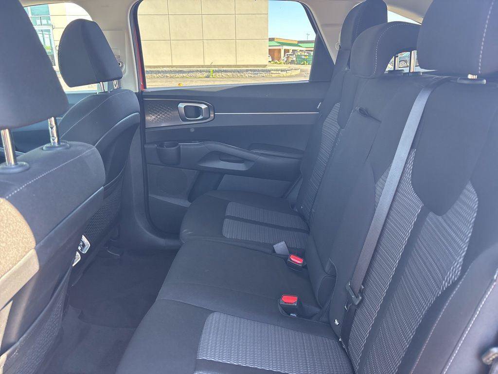 Used 2025 Kia Sorento LX FWD image 33