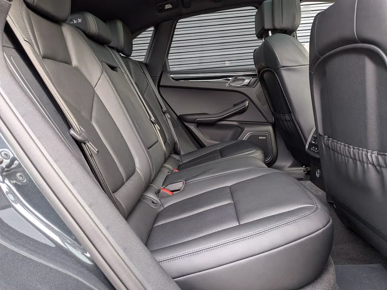Certified 2026 Porsche Macan AWD/4WD image 25