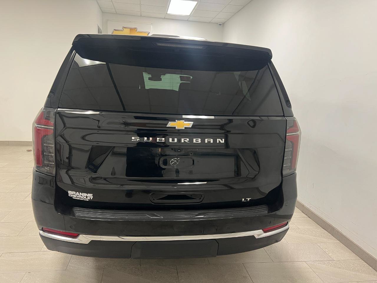 Used 2025 Chevrolet Suburban LT AWD/4WD image 18