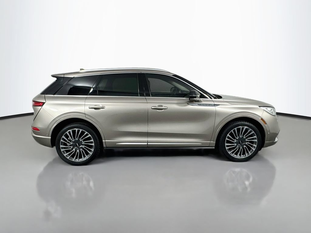 Used 2020 Lincoln Corsair Reserve w/ Equipment Group 201A FWD image 4