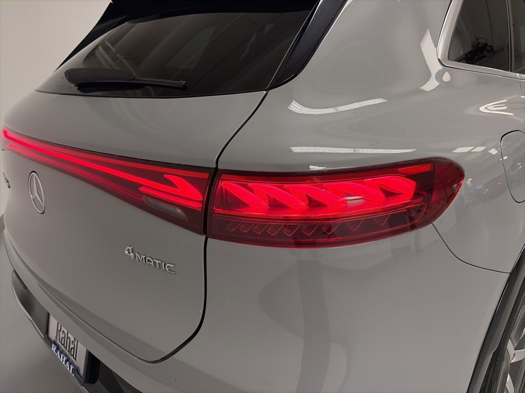 Certified 2023 Mercedes-Benz EQS 580 4MATIC SUV w/ Acoustic Comfort Package image 9