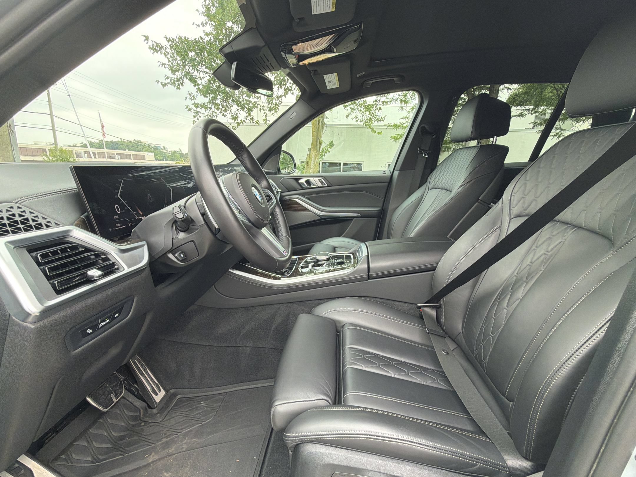 Certified 2024 BMW X5 xDrive40i w/ M Sport Package AWD/4WD image 4