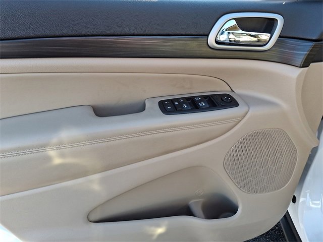 Used 2022 Jeep Grand Cherokee Laredo E image 12