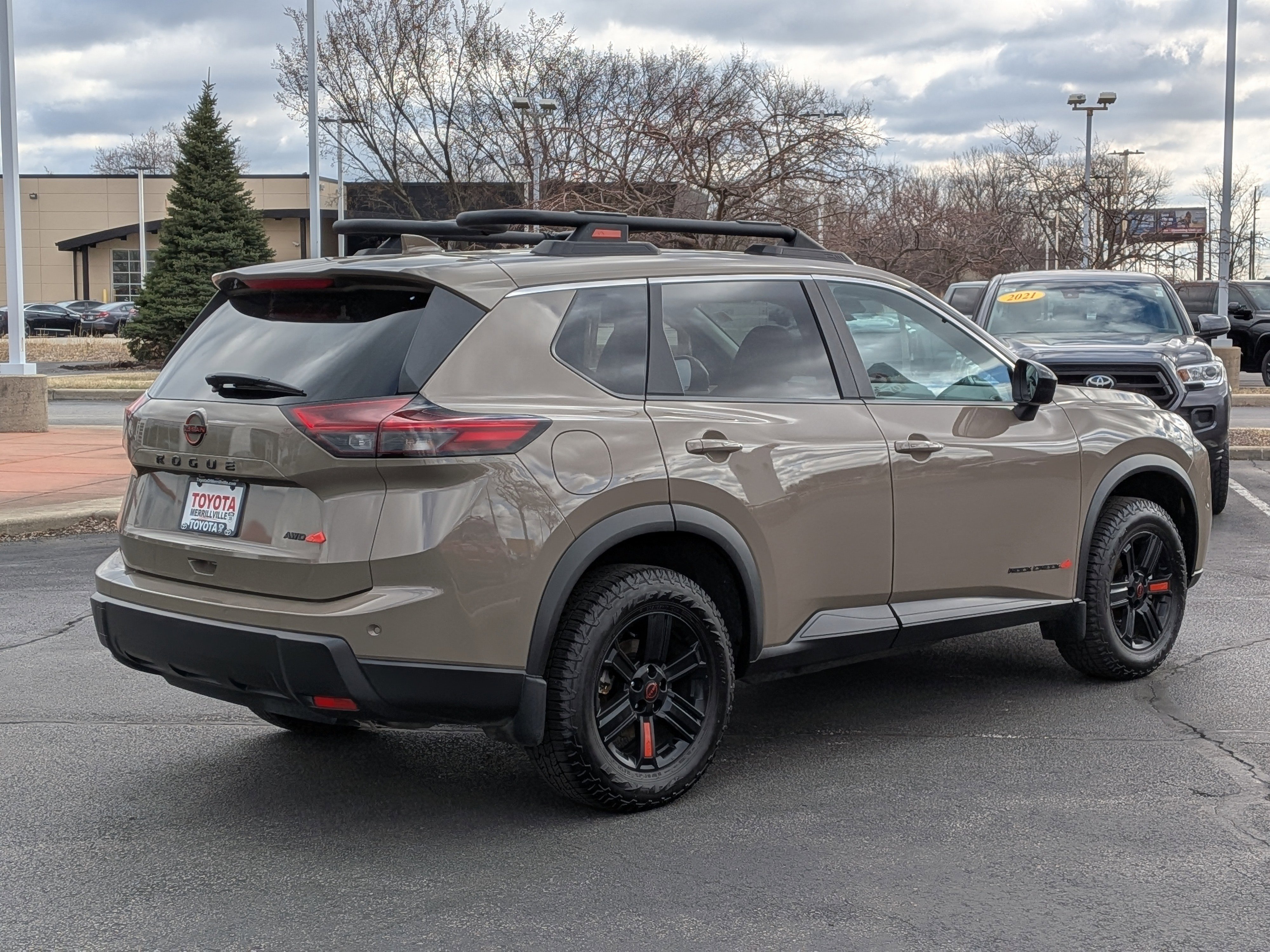 Used 2025 Nissan Rogue SV AWD/4WD image 8