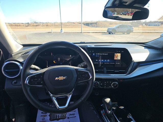 Used 2025 Chevrolet Trax LT w/ LT Convenience Package image 15