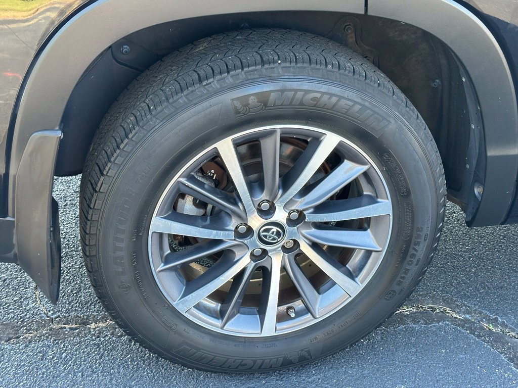 Used 2017 Toyota Highlander XLE w/ Carpet Mat Package AWD/4WD image 33