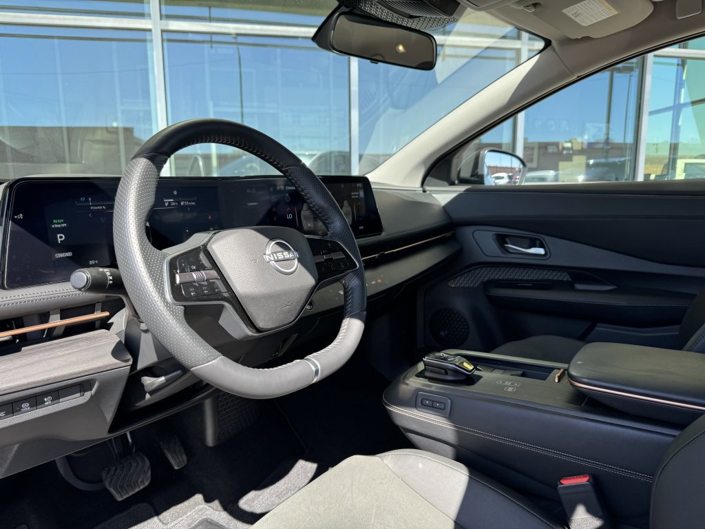 Used 2023 Nissan Ariya FWD image 33