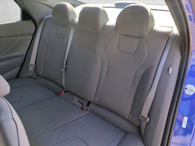 Certified 2025 Hyundai Elantra SE image 17