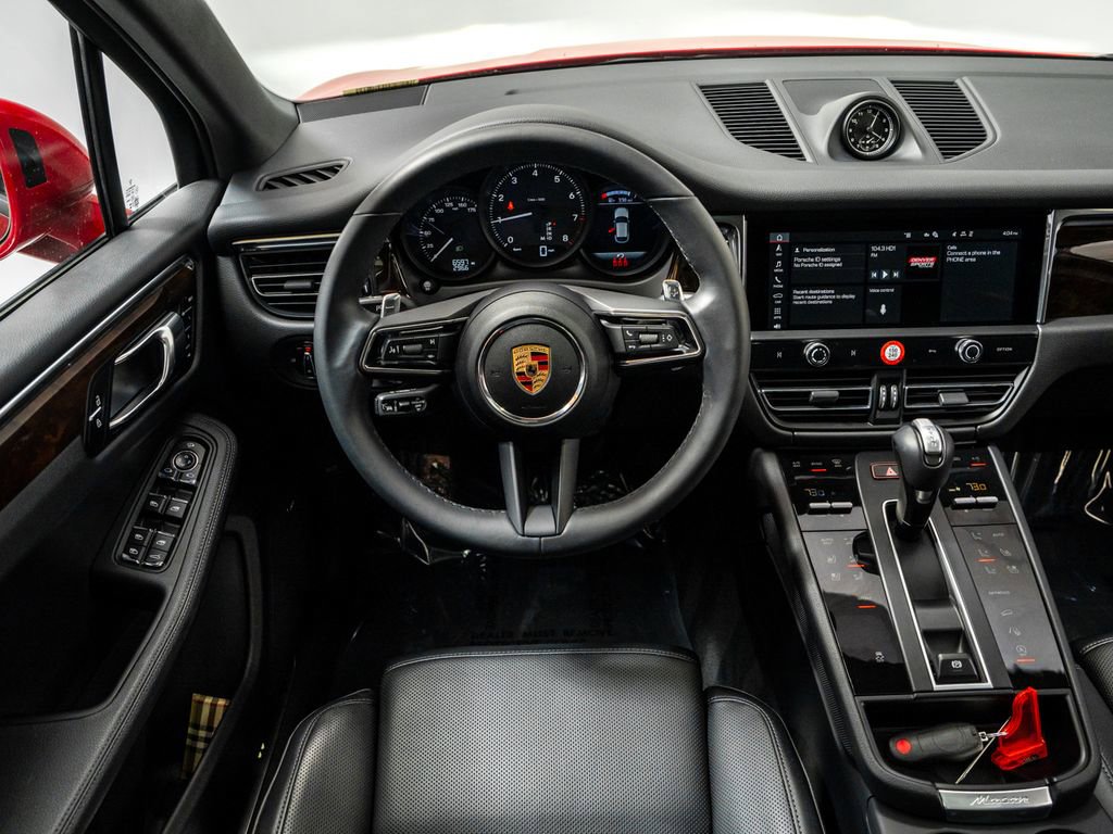 Used 2025 Porsche Macan image 14
