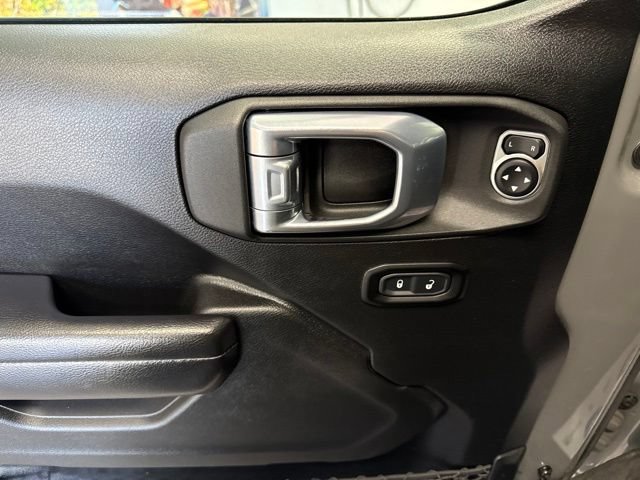 Used 2021 Jeep Gladiator Sport AWD/4WD image 23