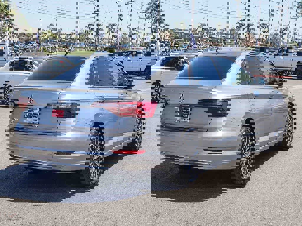 Used 2021 Volkswagen Jetta SE image 4