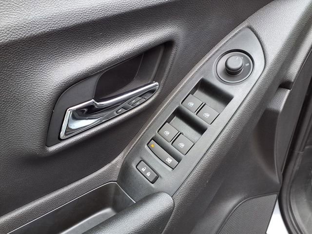 Used 2020 Chevrolet Trax LS w/ Tint and Cruise Package image 15