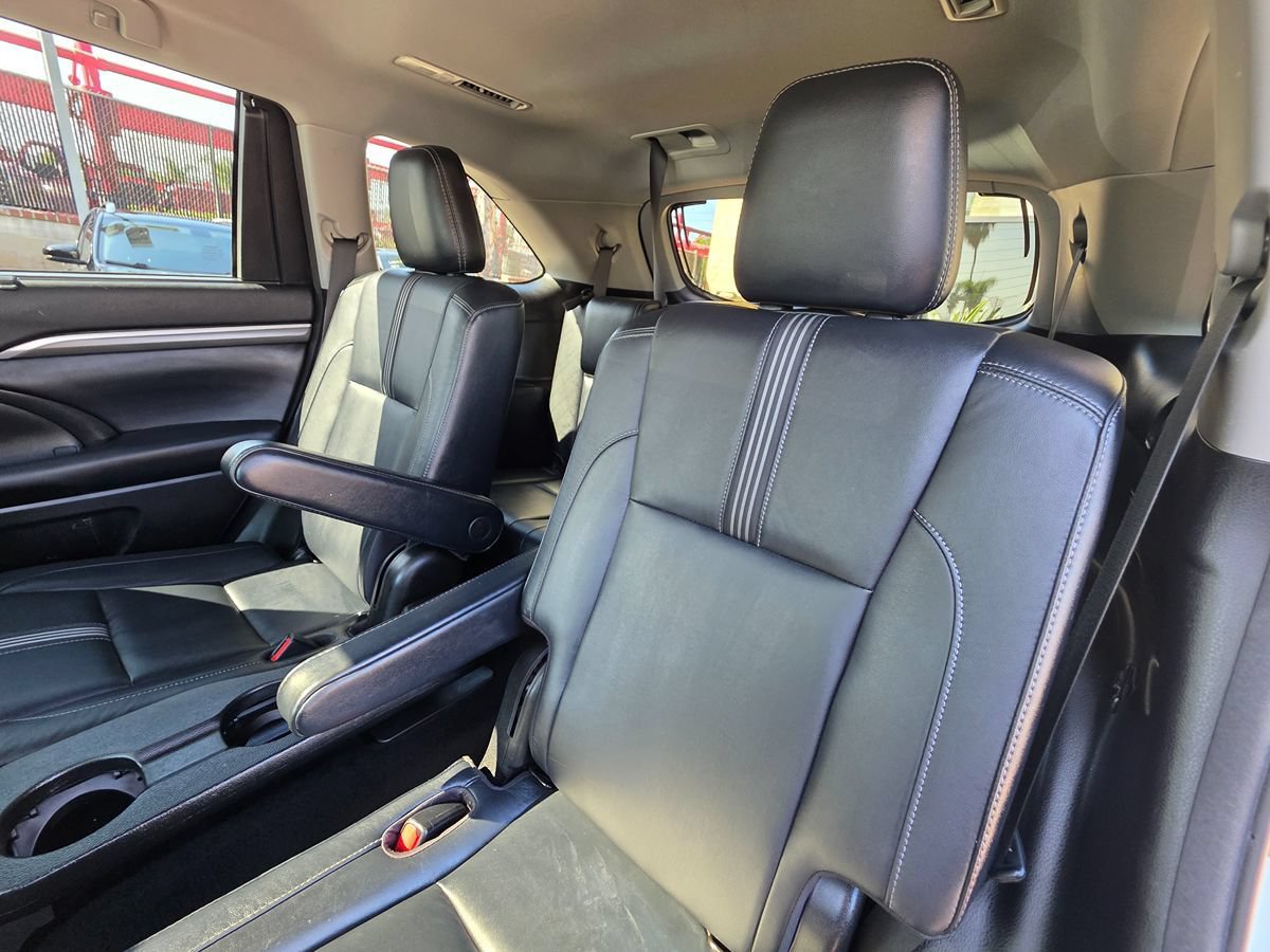 Used 2018 Toyota Highlander SE FWD image 27