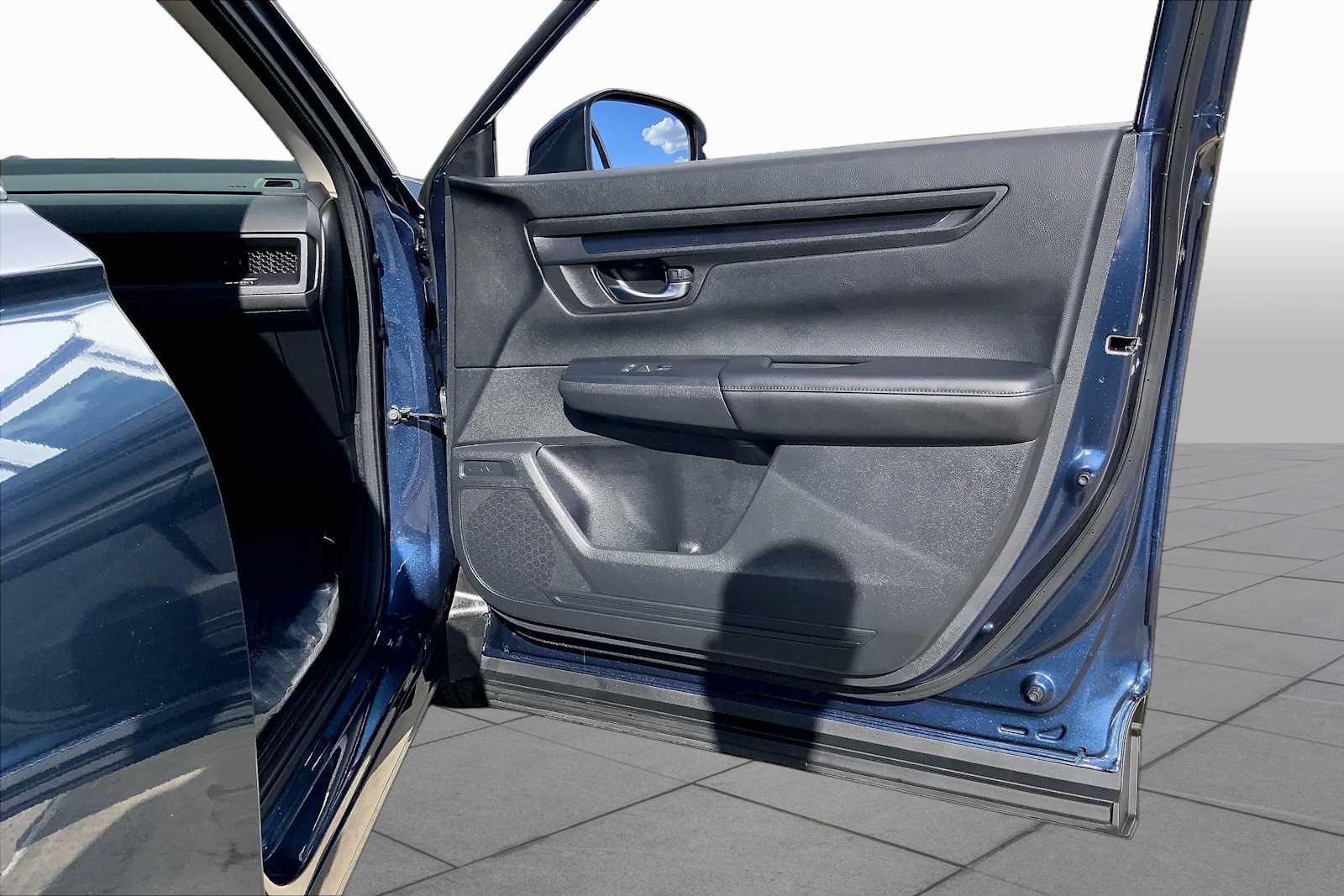 Used 2025 Honda CR-V LX image 20