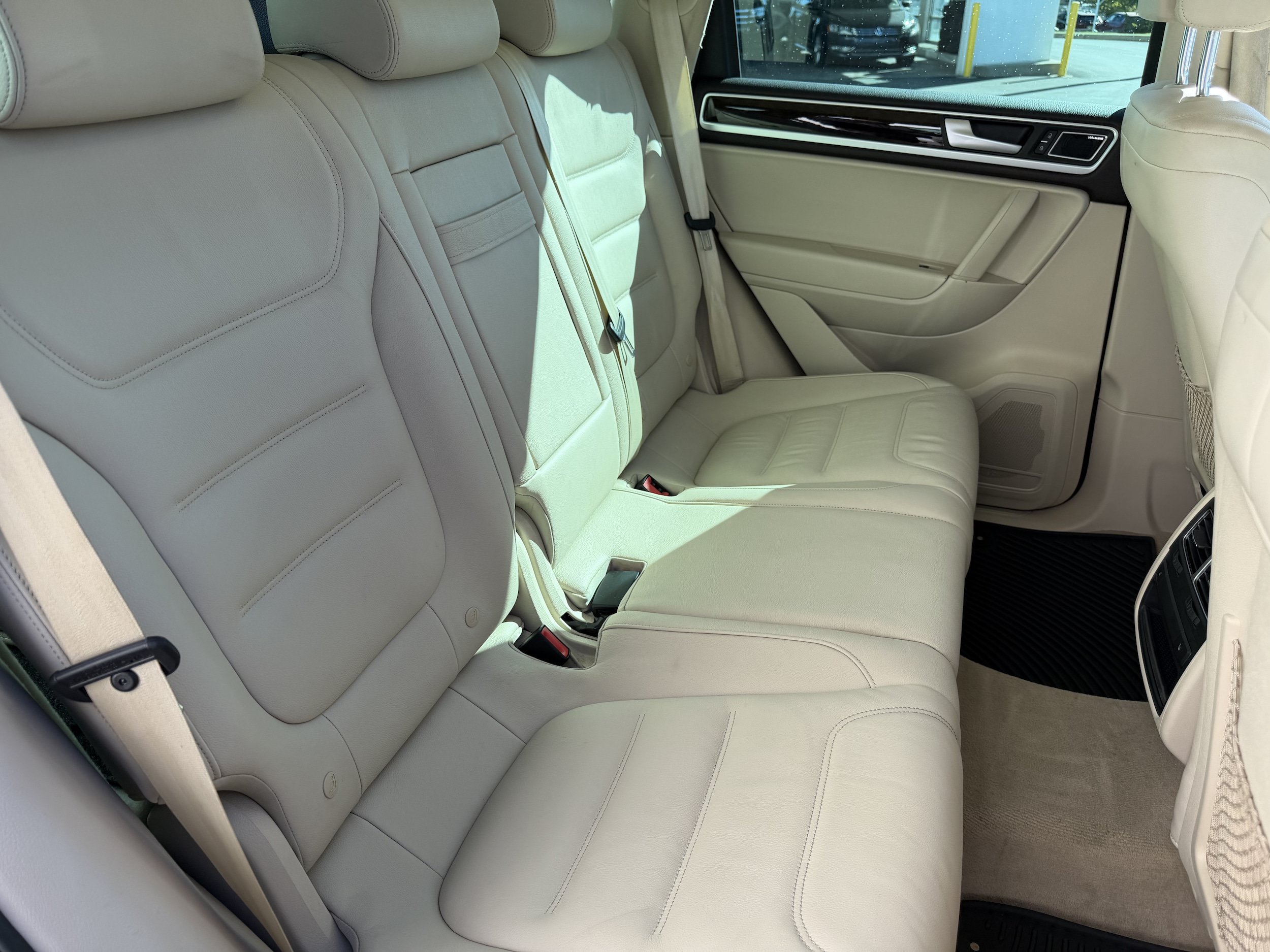 Used 2013 Volkswagen Touareg TDI AWD/4WD image 33