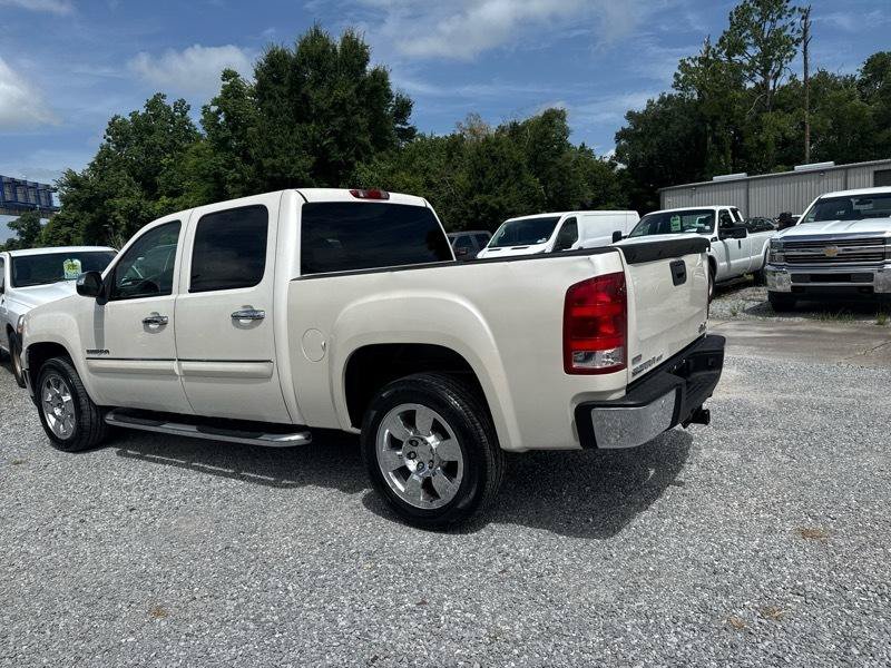 Used 2011 GMC Sierra 1500 SLT w/ SLT White Diamond Edition RWD image 2