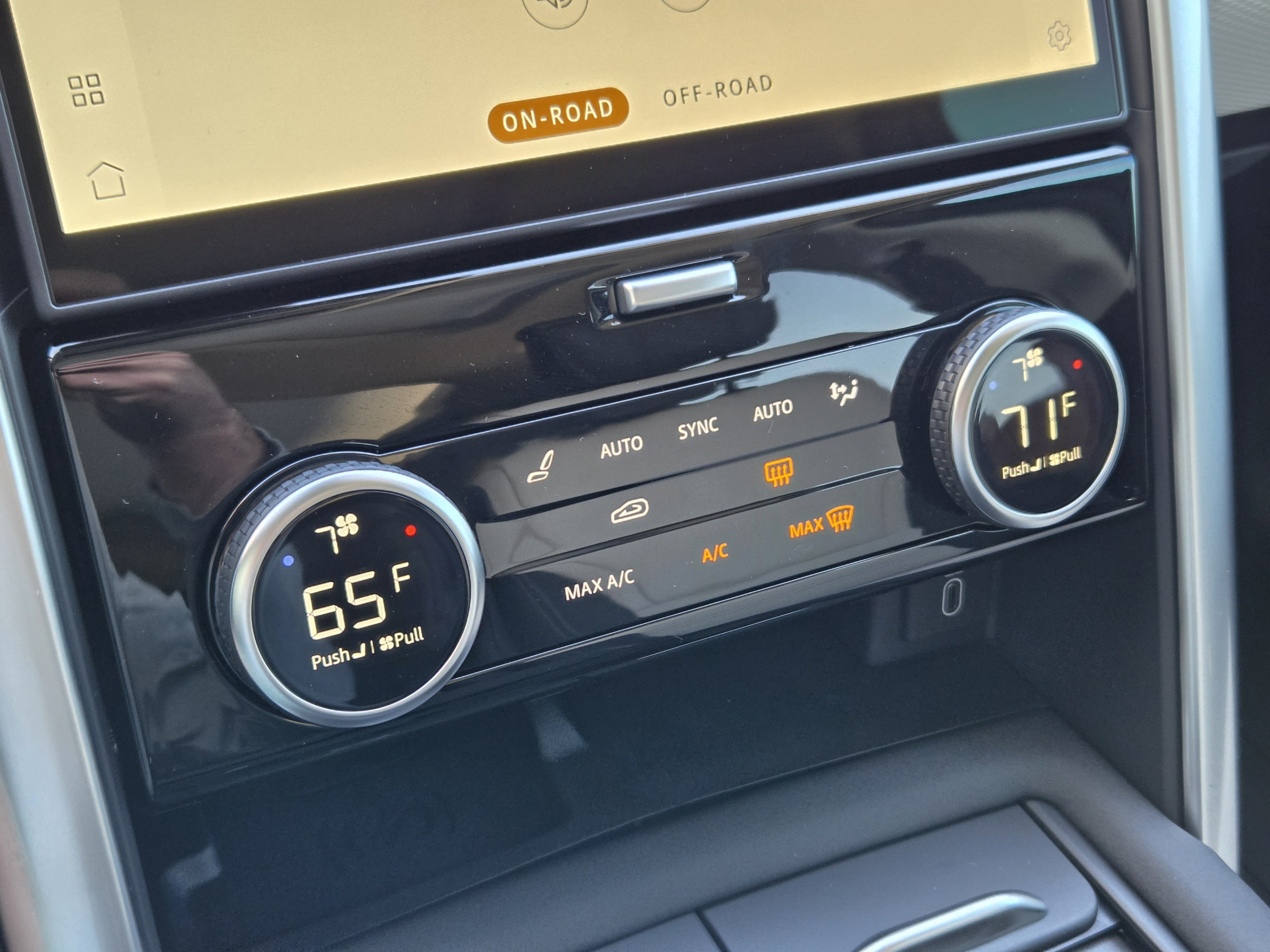 New 2026 Land Rover Discovery Dynamic SE AWD/4WD image 15
