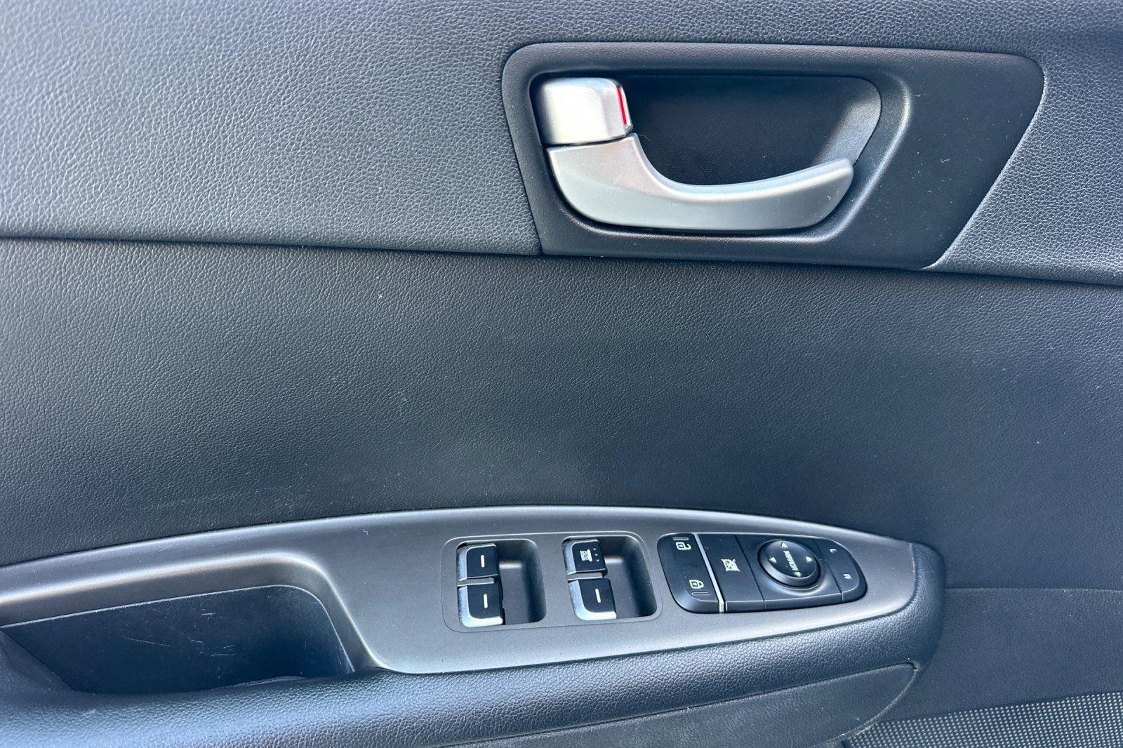 Used 2019 Kia Optima LX image 10