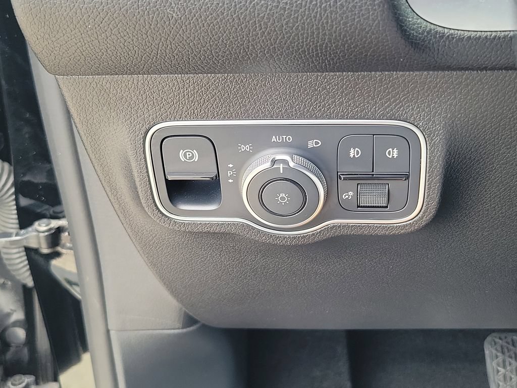 Used 2023 Mercedes-Benz GLB 250 4MATIC image 22