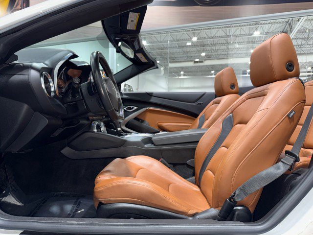 Used 2021 Chevrolet Camaro LT RWD image 5