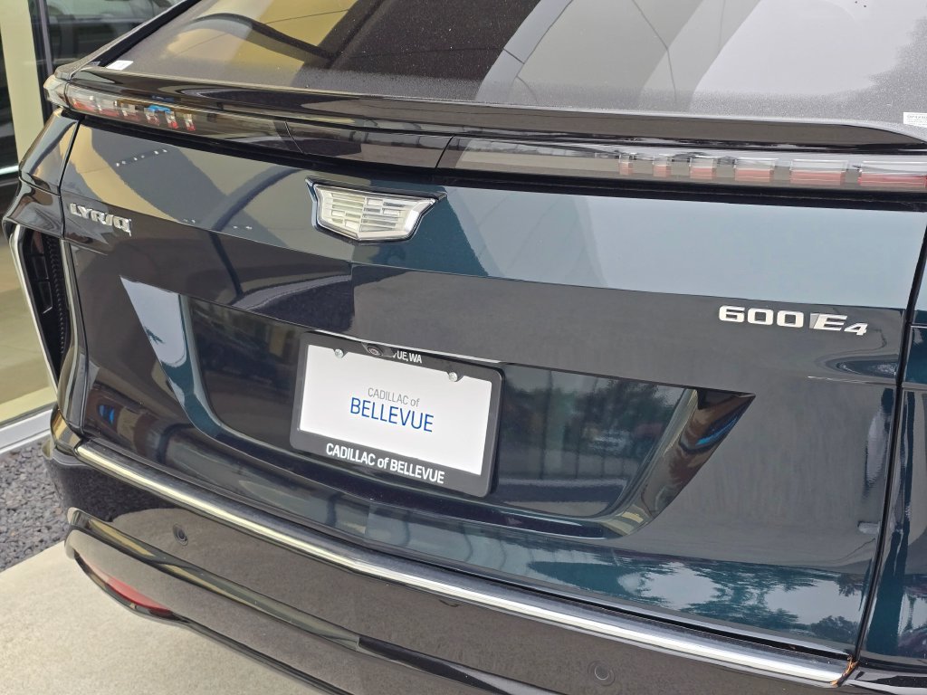 Certified 2024 Cadillac Lyriq Luxury AWD/4WD image 15