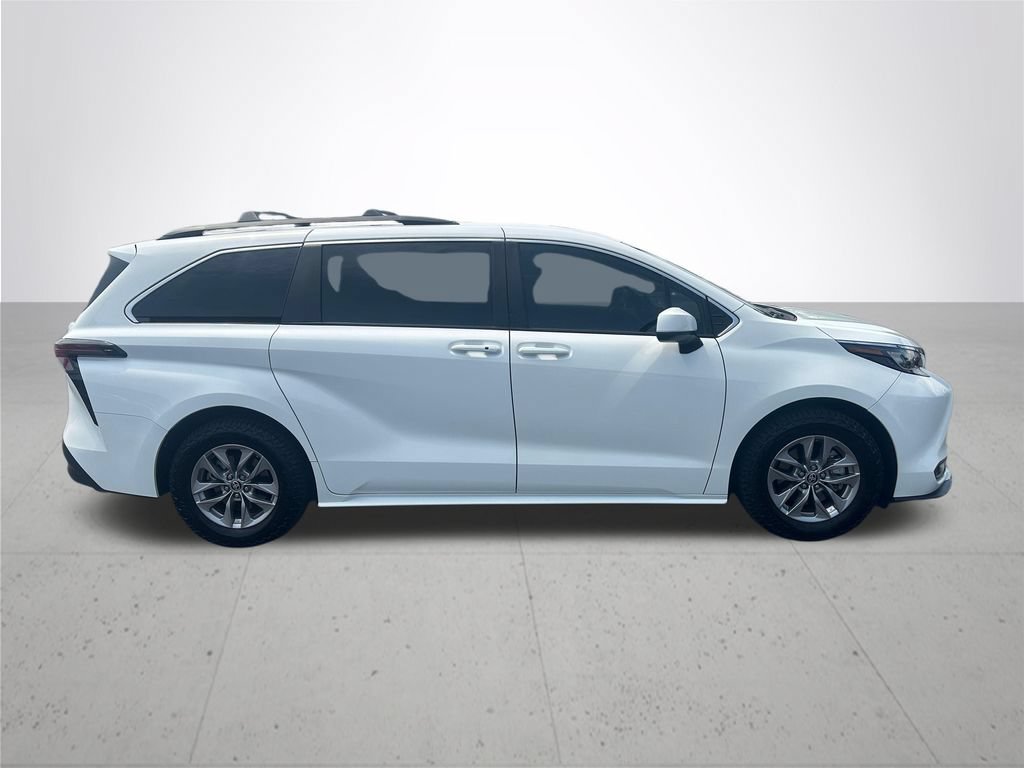 Used 2024 Toyota Sienna LE AWD/4WD image 6